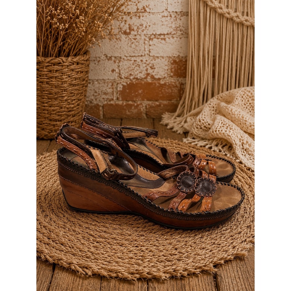 Clarks Brown Leather Wedge Sandals Strappy Floral 9.5 Y2K 2000s Boho Cottagecore